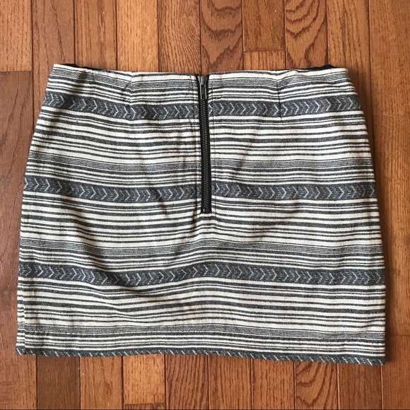 GAP Grey & White Mini Skirt - Picture 2 of 5